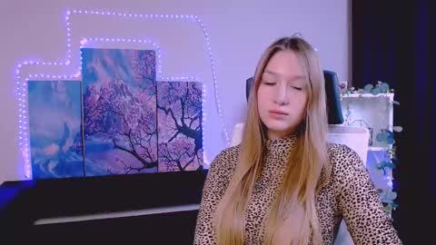 Snapshot of playful_sophie chatting on February 21, 3:45 am Sophie online show from February 21, 3:45 am