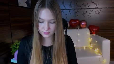 Snapshot of playful_sophie chatting on March 4, 4:06 am Sophie online show from March 4, 4:06 am