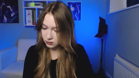 Snapshot of playful_sophie chatting on September 29, 9:47 am Sophie online show from September 29, 9:47 am