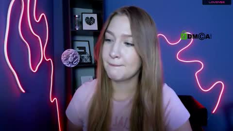 Snapshot of playful_sophie chatting on September 30, 5:18 pm Sophie online show from September 30, 5:18 pm