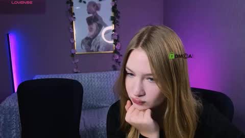 Snapshot of playful_sophie chatting on October 9, 8:51 pm Sophie online show from October 9, 8:51 pm