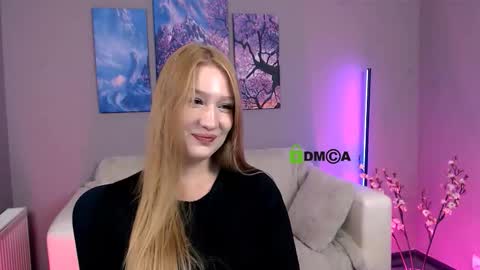 Snapshot of playful_sophie chatting on November 6, 8:21 pm Sophie online show from November 6, 8:21 pm