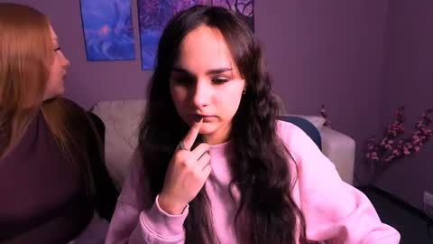 Snapshot of playful_sophie chatting on November 23, 12:05 pm Sophie online show from November 23, 12:05 pm