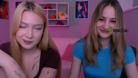 Snapshot of playful_sophie chatting on June 3, 7:19 pm Sophie online show from June 3, 7:19 pm