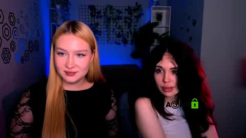 Snapshot of playful_sophie chatting on June 8, 1:28 am Sophie online show from June 8, 1:28 am