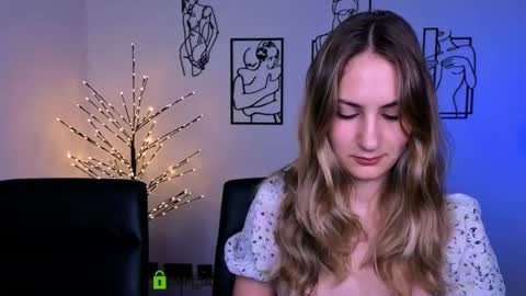 Sophie online show from August 6, 7:16 pm