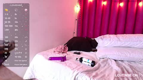 Snapshot of playfuljust_18 chatting on December 10, 7:32 pm SAMARA online show from December 10, 7:32 pm