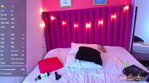 Snapshot of playfuljust_18 chatting on December 14, 8:29 pm SAMARA online show from December 14, 8:29 pm