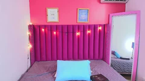 Snapshot of playfuljust_18 chatting on January 3, 12:19 pm SAMARA online show from January 3, 12:19 pm