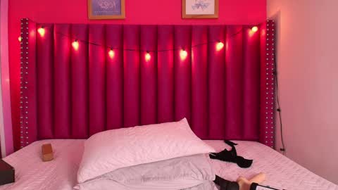 Snapshot of playfuljust_18 chatting on February 14, 6:40 pm SAMARA online show from February 14, 6:40 pm