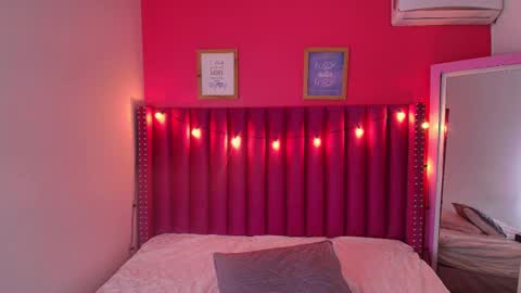 Snapshot of playfuljust_18 chatting on February 15, 12:43 pm SAMARA online show from February 15, 12:43 pm