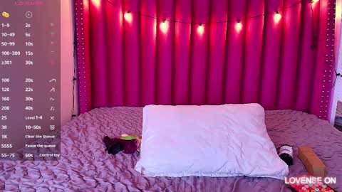 Snapshot of playfuljust_18 chatting on February 19, 3:38 pm SAMARA online show from February 19, 3:38 pm