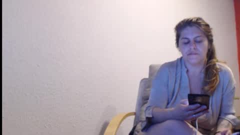 Snapshot of playfulsamira chatting on April 27, 6:39 pm PlayfulSamira online show from April 27, 6:39 pm