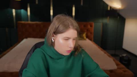 Snapshot of playhard054 chatting on October 9, 10:13 am Lana online show from October 9, 10:13 am