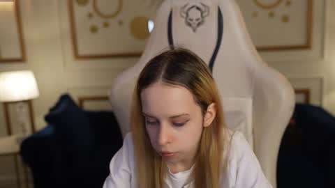 Snapshot of playhard054 chatting on October 30, 11:22 am Lana online show from October 30, 11:22 am