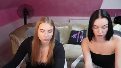 Snapshot of playhard054 chatting on November 18, 11:25 am Lana online show from November 18, 11:25 am