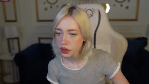 Snapshot of playhard054 chatting on November 28, 11:24 am Lana online show from November 28, 11:24 am