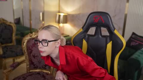 Snapshot of playhard054 chatting on December 2, 11:15 am Lana online show from December 2, 11:15 am