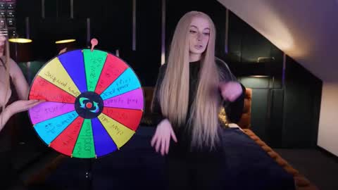 Snapshot of playhard054 chatting on December 3, 12:36 pm Lana online show from December 3, 12:36 pm