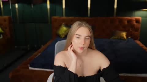 Snapshot of playhard054 chatting on December 4, 11:30 am Lana online show from December 4, 11:30 am