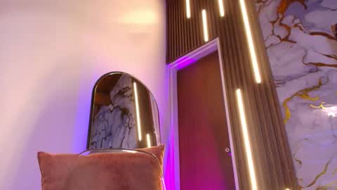 JUAN AND JULI online show from December 4, 1:59 am