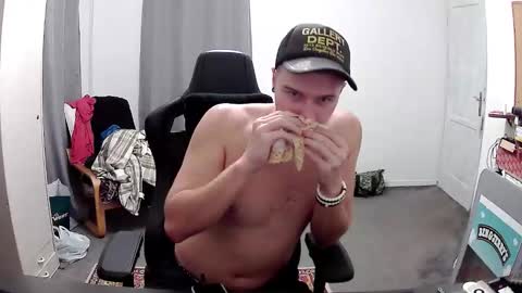 plkrisztian online show from November 11, 11:27 pm