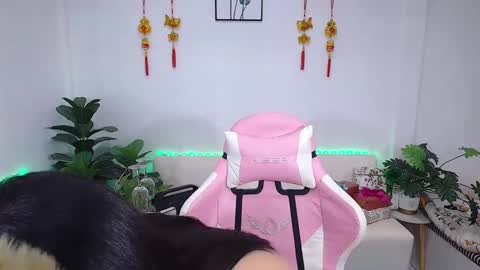 Ploysai online show from January 29, 12:45 pm