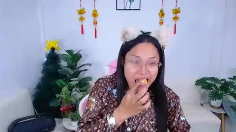 Ploysai online show from January 8, 3:14 pm