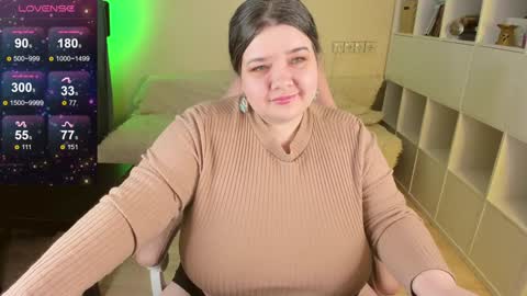 Snapshot of plum_pie__ chatting on January 2, 5:57 am Alice online show from January 2, 5:57 am