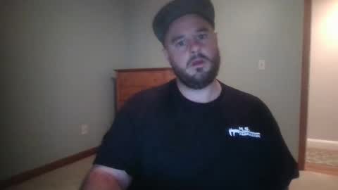 Snapshot of pluski155 chatting on November 9, 9:46 pm Evan online show from November 9, 9:46 pm