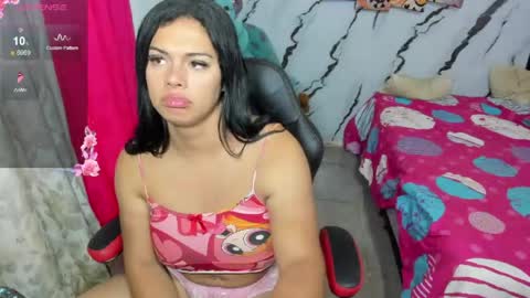 Snapshot of pocahontas_98113116 chatting on May 10, 12:32 pm lesly pagina azul pocahontas982 online show from May 10, 12:32 pm