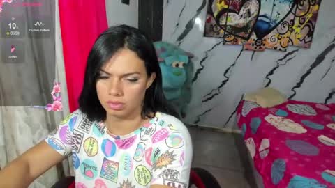 Snapshot of pocahontas_98113116 chatting on May 19, 12:33 pm lesly pagina azul pocahontas982 online show from May 19, 12:33 pm