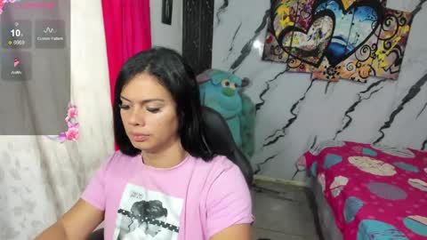 Snapshot of pocahontas_98113116 chatting on May 25, 12:55 pm lesly pagina azul pocahontas982 online show from May 25, 12:55 pm
