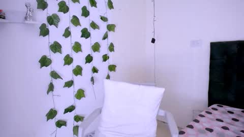 Snapshot of pocahontas_mcry chatting on December 3, 2:59 pm pocahontas online show from December 3, 2:59 pm