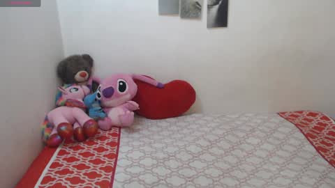 Snapshot of pocahontas_princess__ chatting on May 5, 2:58 pm Pocahontas online show from May 5, 2:58 pm