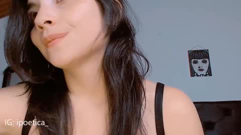 Snapshot of poeeticaa_ chatting on December 22, 2:49 am IG ipoetica online show from December 22, 2:49 am