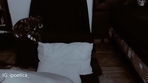 Snapshot of poeeticaa_ chatting on December 24, 2:21 am IG ipoetica online show from December 24, 2:21 am