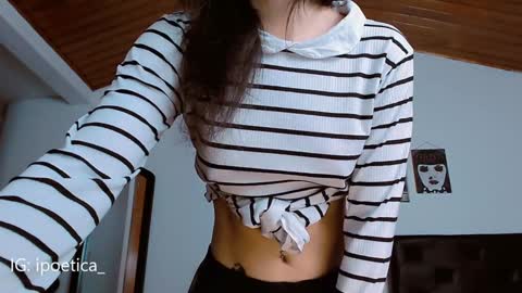 Snapshot of poeeticaa_ chatting on January 8, 12:05 pm IG ipoetica online show from January 8, 12:05 pm