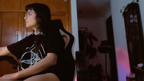 Snapshot of poeeticaa_ chatting on February 1, 6:29 pm IG ipoetica online show from February 1, 6:29 pm