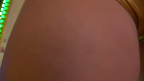 poison_milf_ online show from May 1, 3:55 am