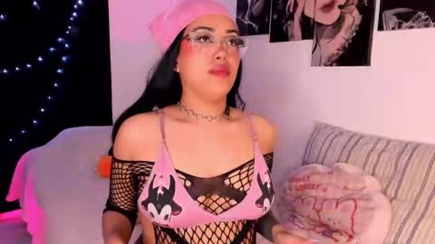 Snapshot of poison_willow chatting on February 13, 9:49 pm Willow Hours 12pm to 630pm Colombian time FRIDAY AND SUNDAY FREE DAYS online show from February 13, 9:49 pm