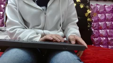 Snapshot of poisondost_hot chatting on September 28, 12:32 pm Aleja online show from September 28, 12:32 pm