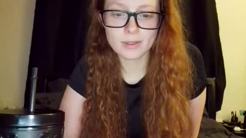 Snapshot of poisonivyy95 chatting on April 23, 2:02 am poisonivyy95 online show from April 23, 2:02 am