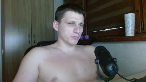 Snapshot of poliglotjoe2 chatting on May 18, 4:40 am Poliglotjoe2 online show from May 18, 4:40 am
