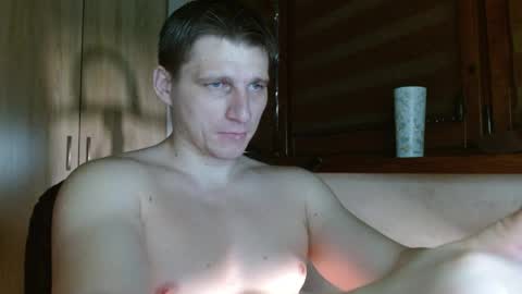 Snapshot of poliglotjoe2 chatting on May 19, 8:37 pm Poliglotjoe2 online show from May 19, 8:37 pm