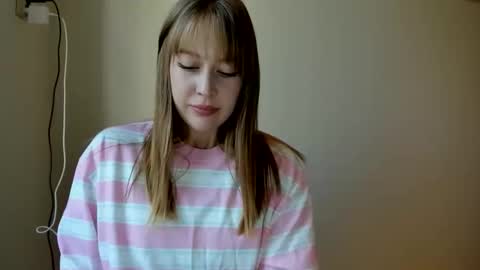 Snapshot of polihoney chatting on May 23, 3:27 pm Polina online show from May 23, 3:27 pm
