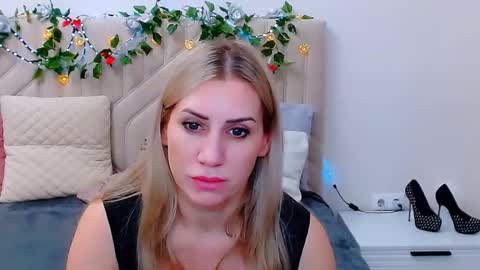 Snapshot of polina_ray chatting on March 23, 9:46 am polina_ray online show from March 23, 9:46 am