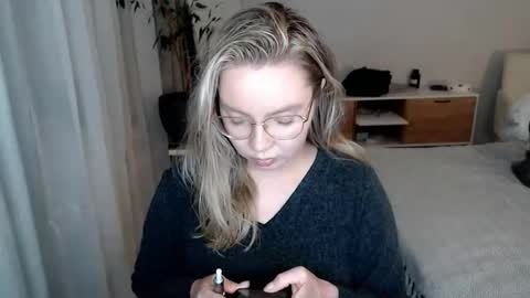 Snapshot of polinajones chatting on June 10, 6:51 pm PolinaJones online show from June 10, 6:51 pm