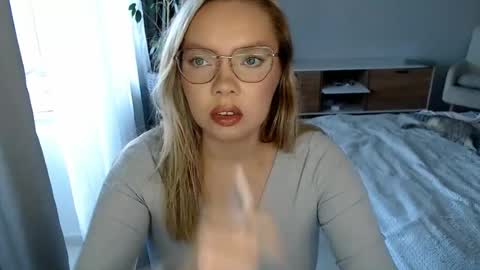 Snapshot of polinajones chatting on June 24, 2:49 pm PolinaJones online show from June 24, 2:49 pm