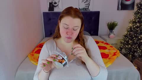 Snapshot of polinasallivan chatting on December 22, 8:05 am Polina online show from December 22, 8:05 am